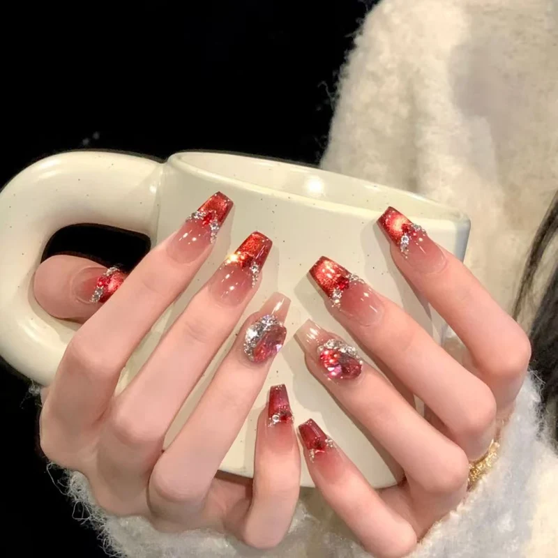 Glänzende Ombre Stiletto Nagelverstärkungen