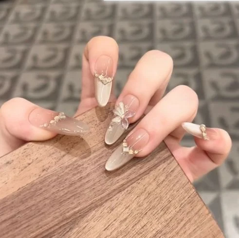 Glänzende Ombre Stiletto Nagelverstärkungen