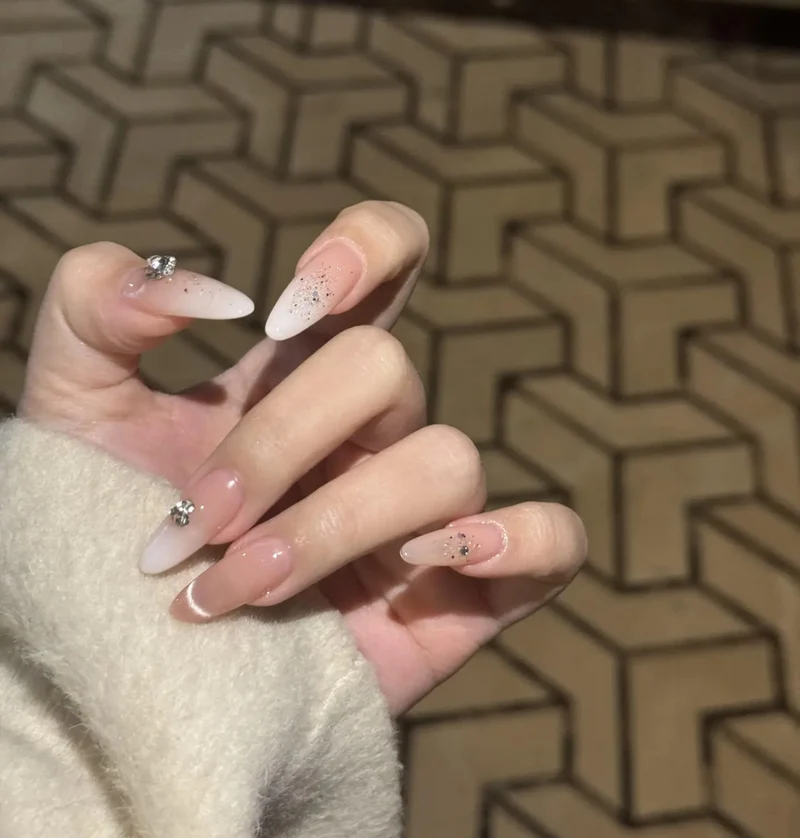Künstlerische Stiletto-Nagelverlängerungen
