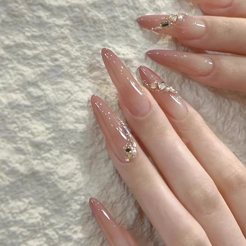 Elegante lange Stiletto-Nagelverstärkungen