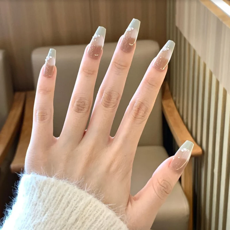 Elegante lange Stiletto-Nagelverstärkungen