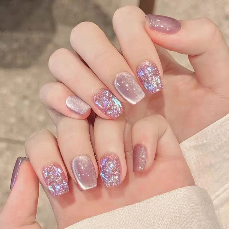 Dekorative Gel-Nagelkunst-Verzierungen