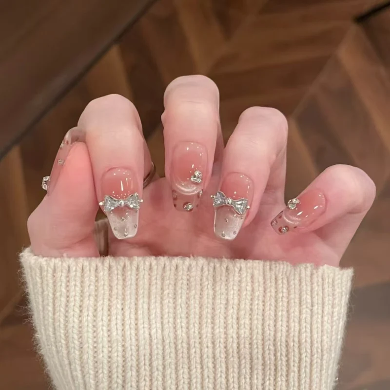Dekorative Gel-Nagelkunst-Verzierungen