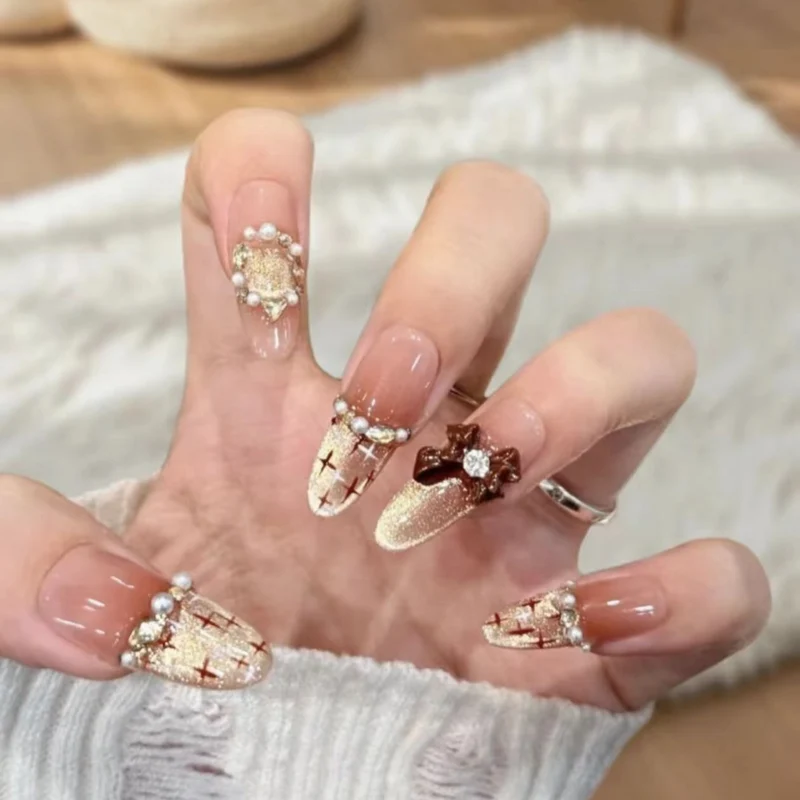 Dekorativer Stiletto Press-On Nagelset