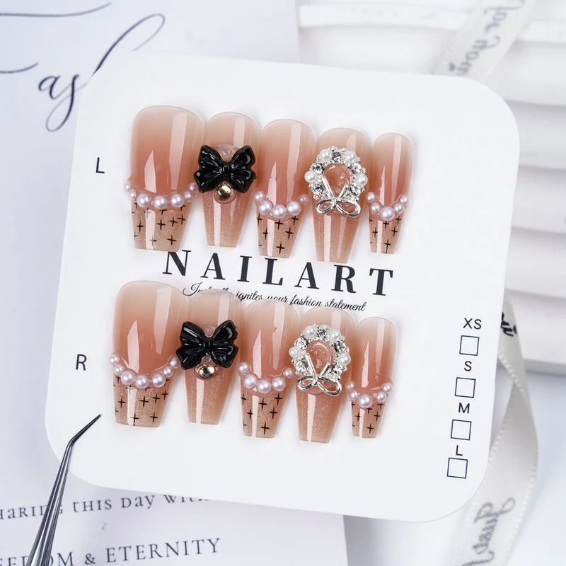 Dekorativer Stiletto Press-On Nagelset