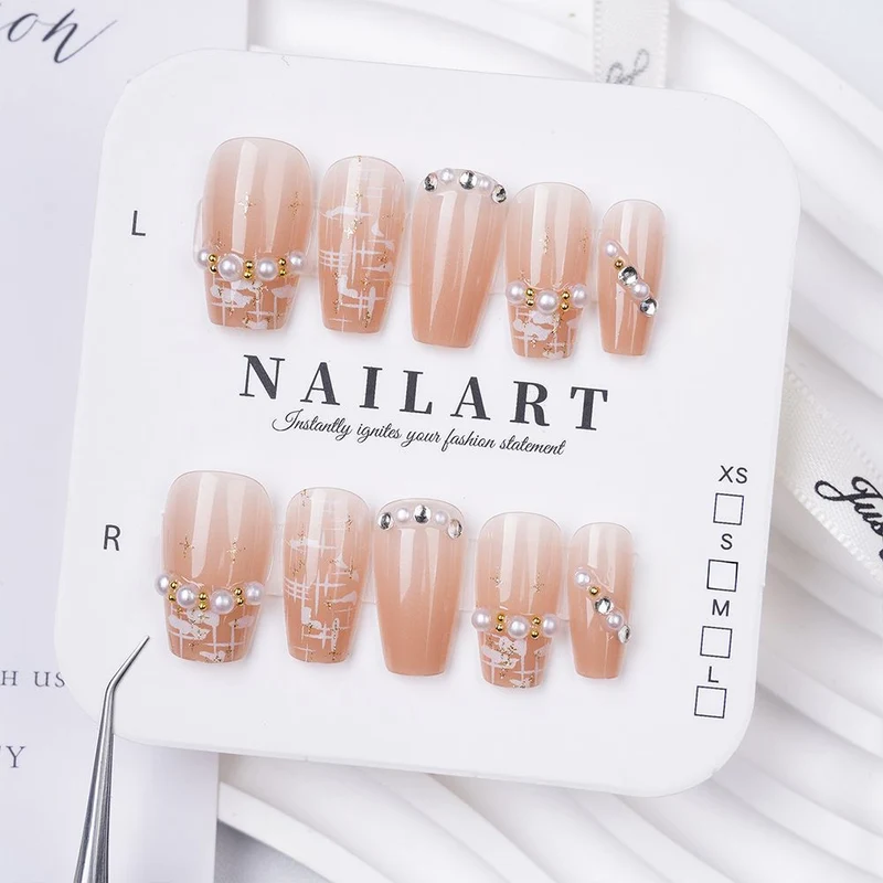 Dekorativer Stiletto Press-On Nagelset