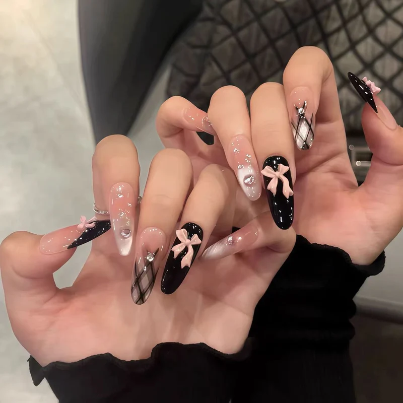 Dekorative Stiletto Press-On Nagelkunst