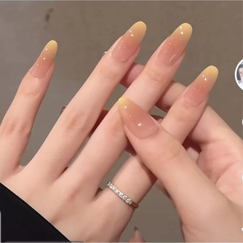 Dekorative Stiletto-Nagelspitzen