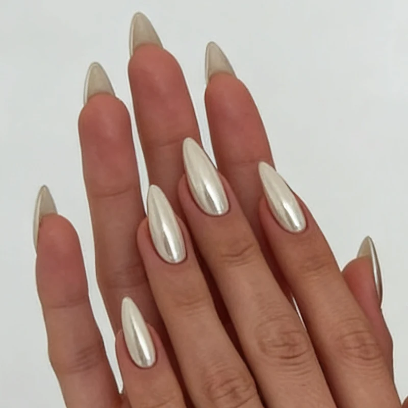 Glänzende Nagelkunstverzierungen