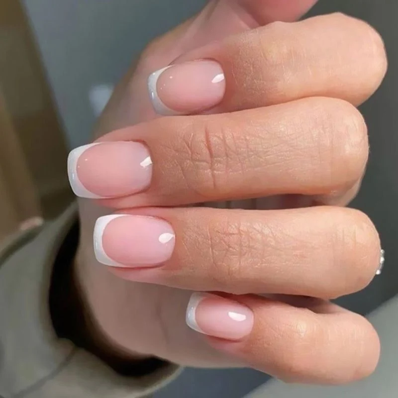 Glänzende Nagelkunstverzierungen