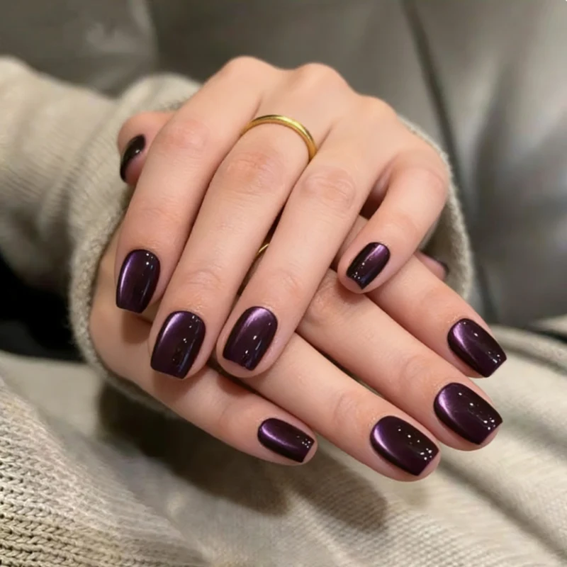 Glänzende Nagelkunstverzierungen