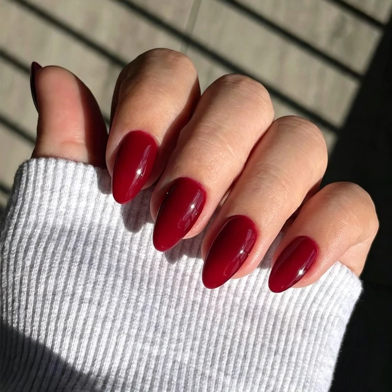 Glänzende mandelförmige Nagelverstärkungen