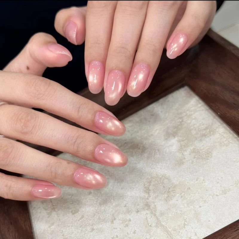 Glänzende mandelförmige Nagelerweiterungen 1790638638