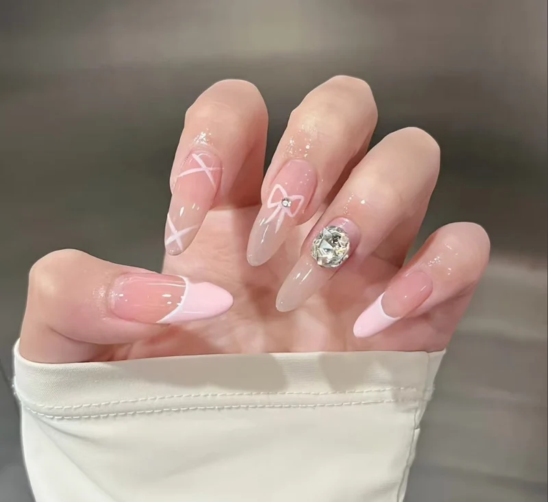 Künstlerische Stiletto-Nagelverbesserungen