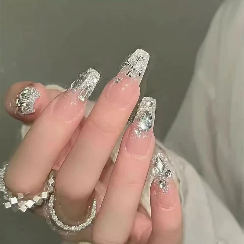 Künstlerische Stiletto-Nagelverbesserungen
