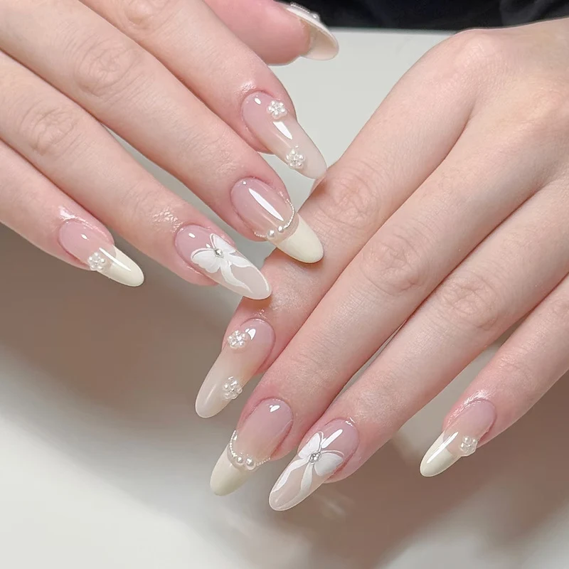 Künstlerische Stiletto-Nagelverbesserungen