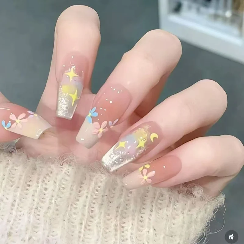 Künstlerische Stiletto-Nagelverbesserungen