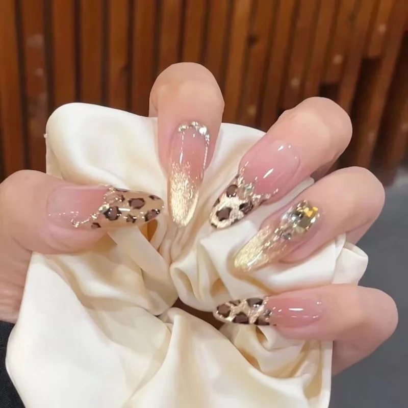 Elegante Glänzende Gel-Nagelverlängerungen