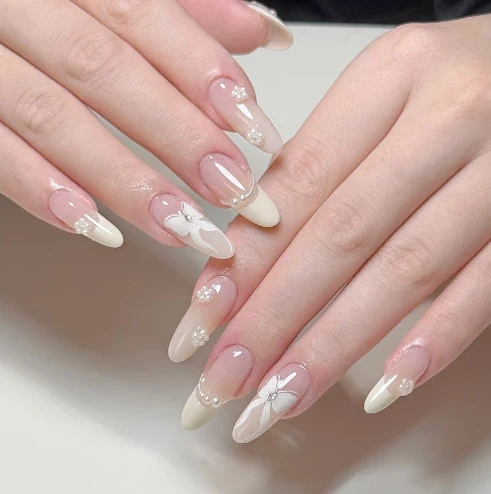 Elegante Glänzende Gel-Nagelverlängerungen