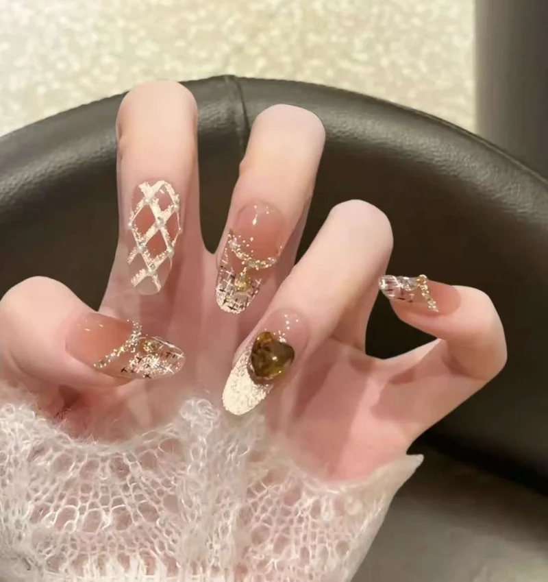 Elegante Glänzende Gel-Nagelverlängerungen