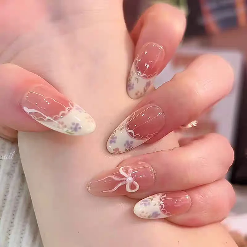 Dekorative Blumennagelkunst Tipps