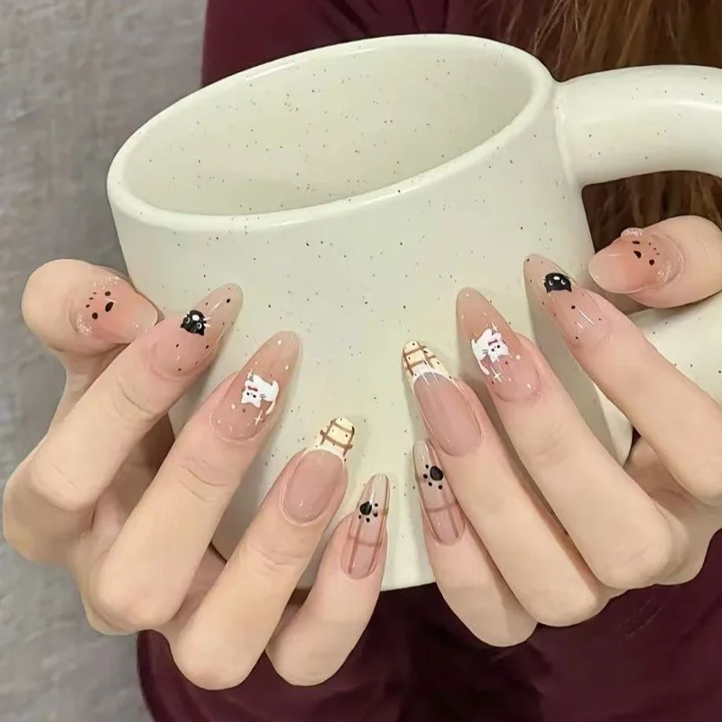 Dekorative Blumennagelkunst Tipps