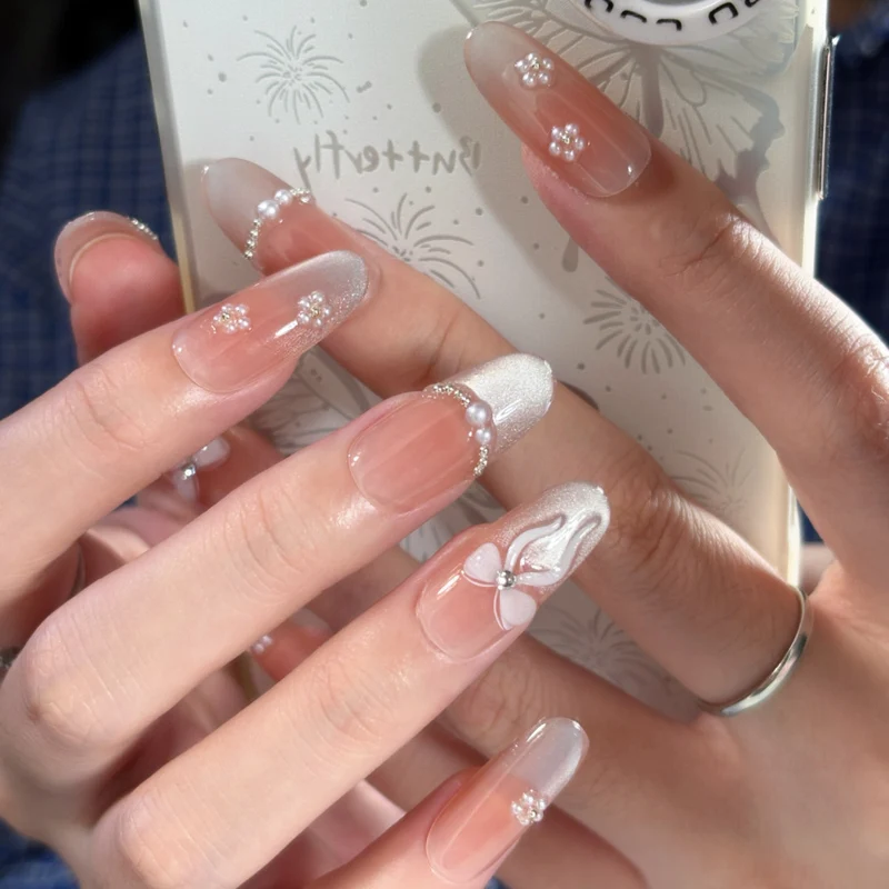 Dekorative Blumennagelkunst Tipps