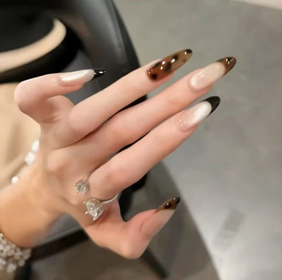 Dekorative Blumennagelkunst Tipps