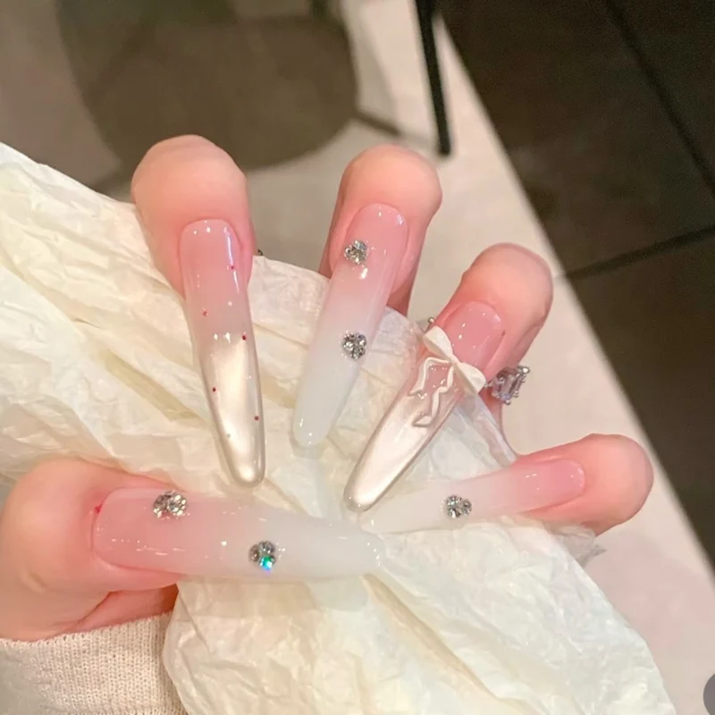 Dekorative Blumennagelkunst Tipps