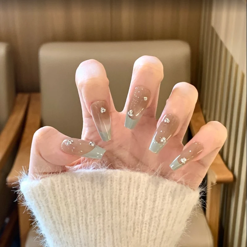 Dekorative Blumennagelkunst Tipps