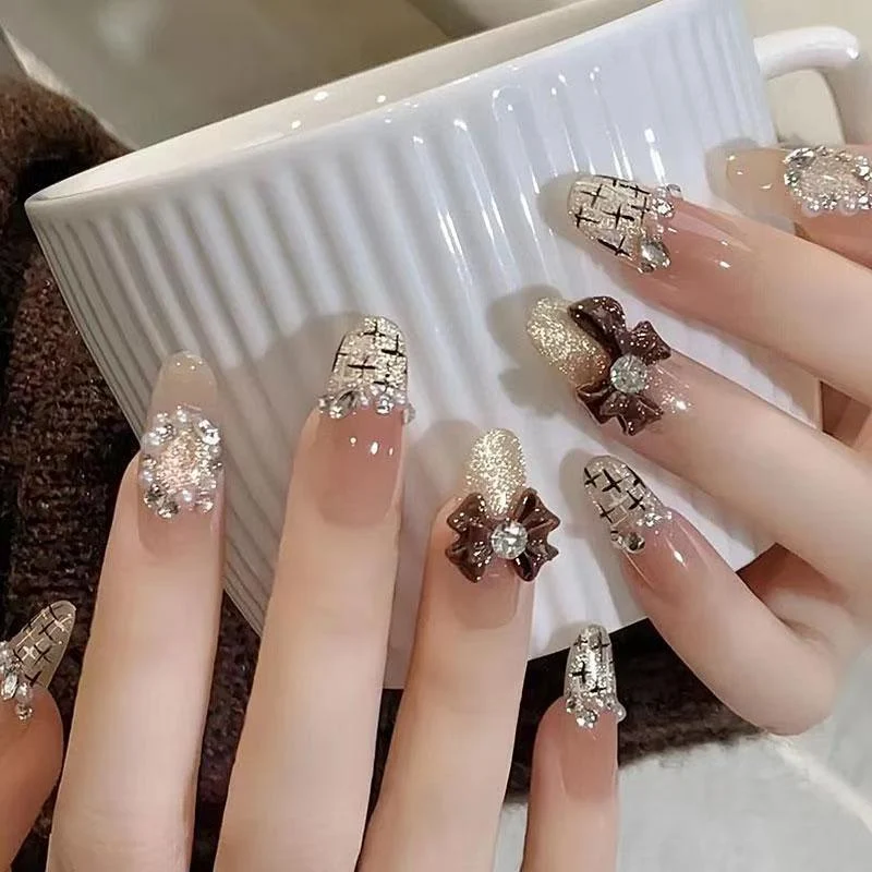 Dekoratives florales Nagelkunst-Set
