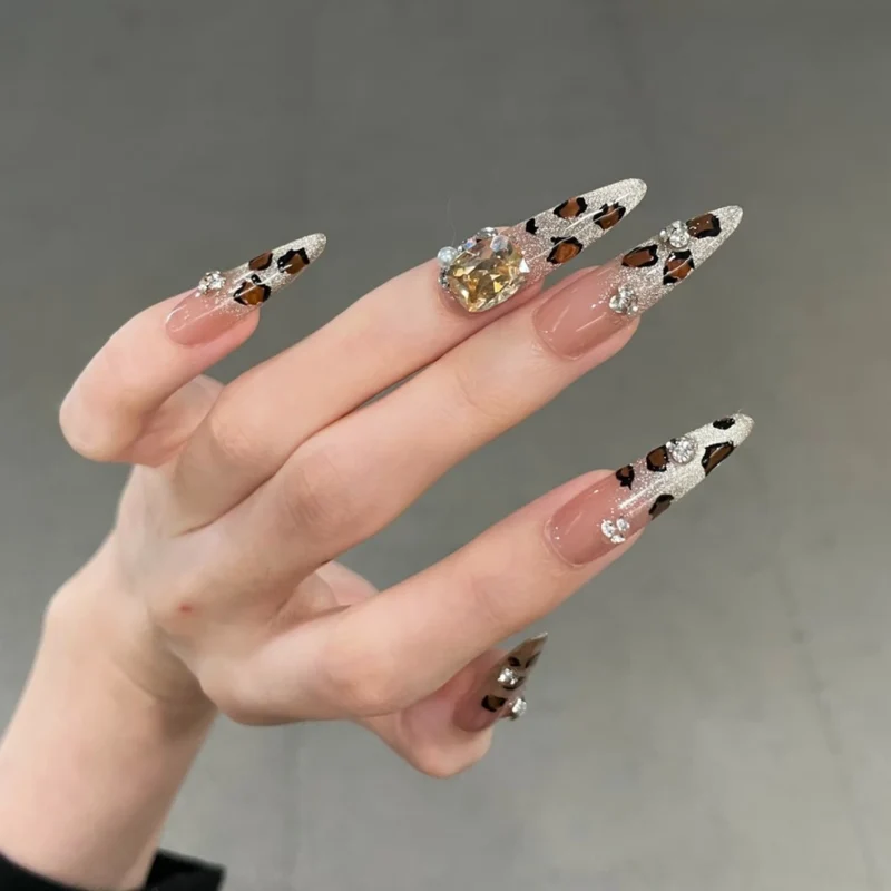Glamouröse Stiletto-Nagelkunstverlängerungen