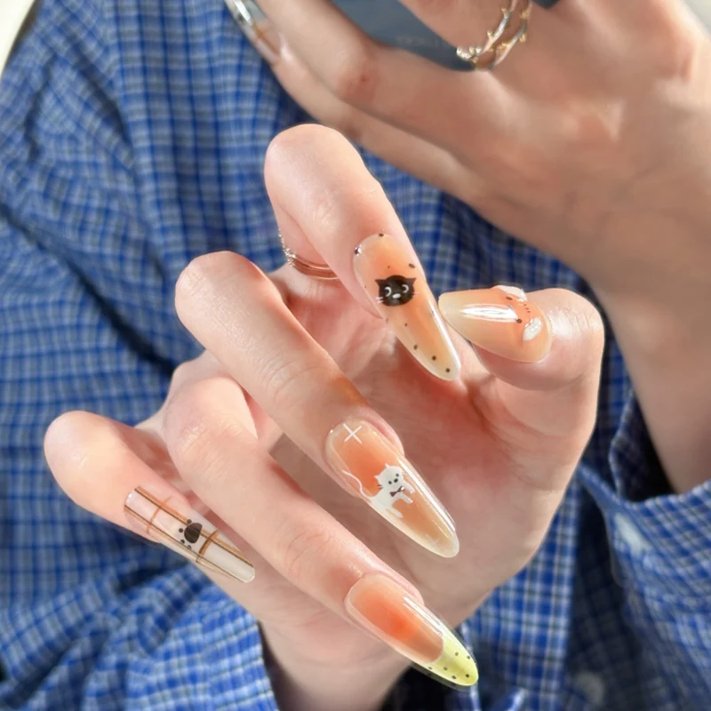 Künstlerische Nagelkunst