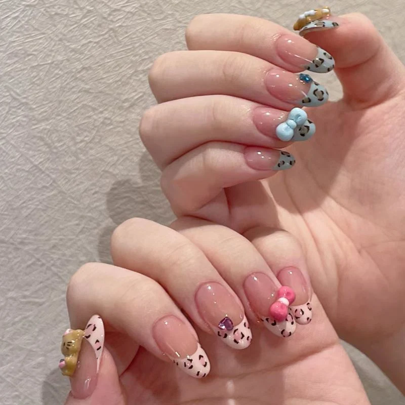 Künstlerische Nagelkunst