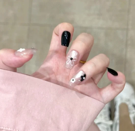 Floral Verzierter Press-On-Nagelset