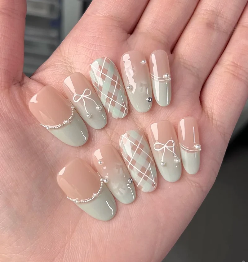 Floral Verzierter Press-On-Nagelset