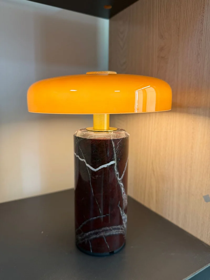 Dekorative Tischlampe