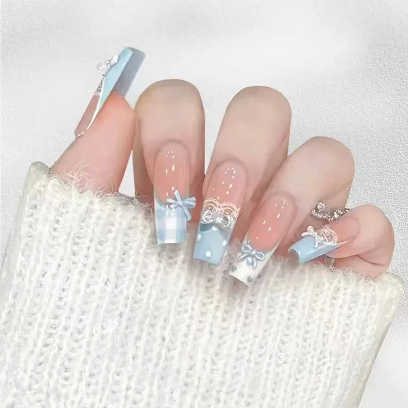 Künstlerische French Tip Press-On Nägel