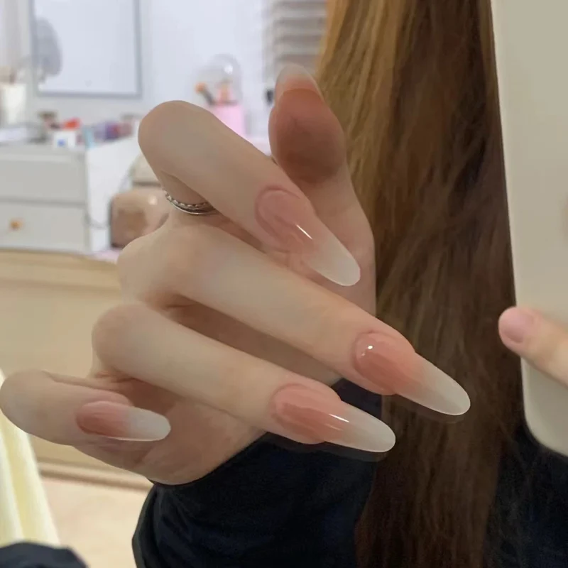 Künstlerische French Tip Press-On Nägel