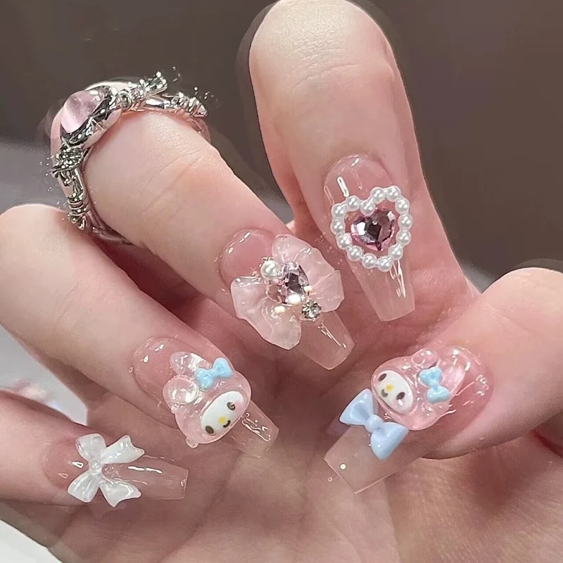 Künstlerisch floral gestaltete Stiletto Press-On Nägel