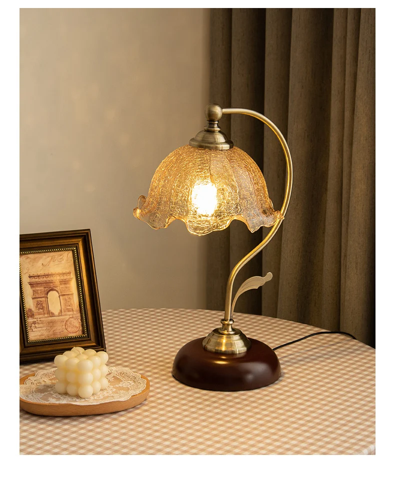 Vintage-inspirierte Glas-Tischlampe