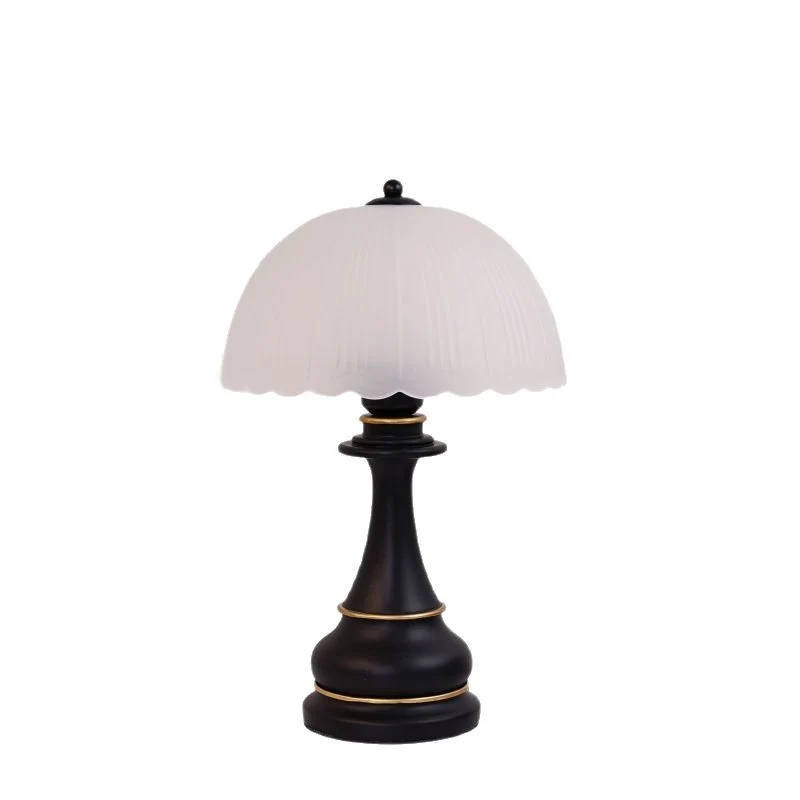 Vintage-inspirierte Glas-Schirm Tischlampe