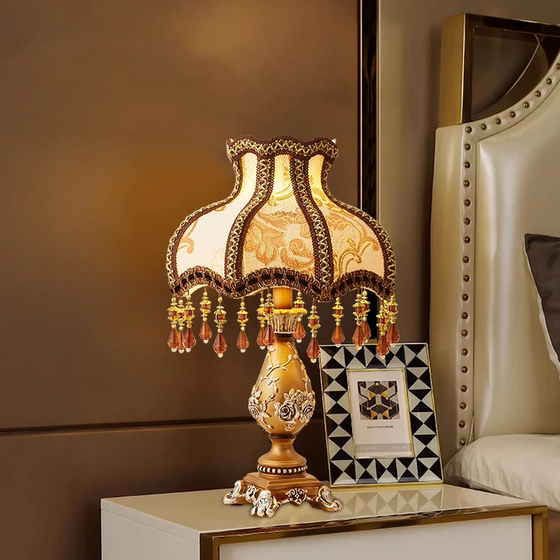 Vintage florale Tischlampe