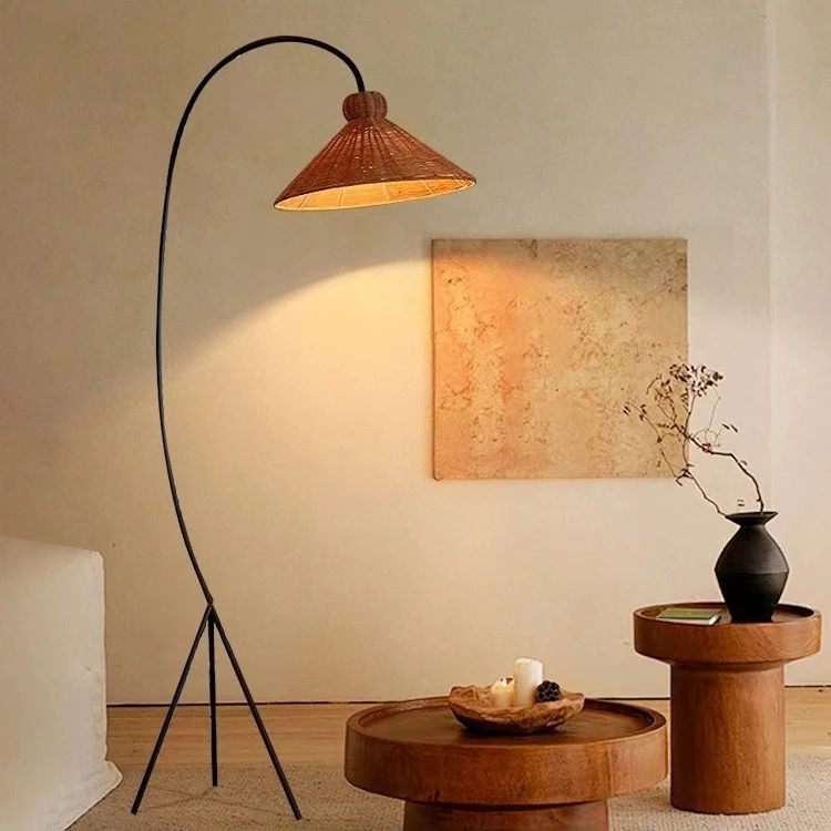Moderne gebogene Stehlampe