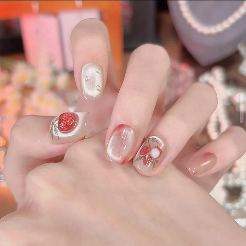 Künstlerisch dekoriertes Nagelset