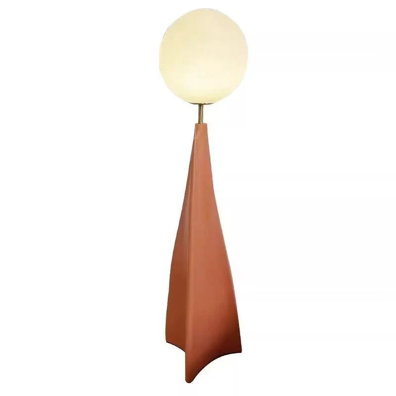 Moderne Skulpturierte Stehlampe