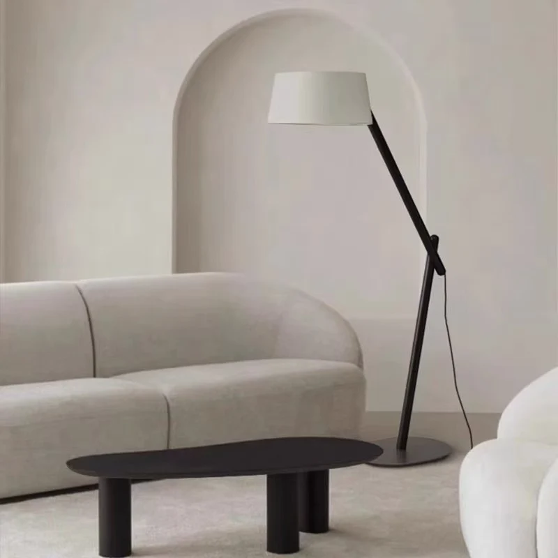 Verstellbare Holz-Stehlampe