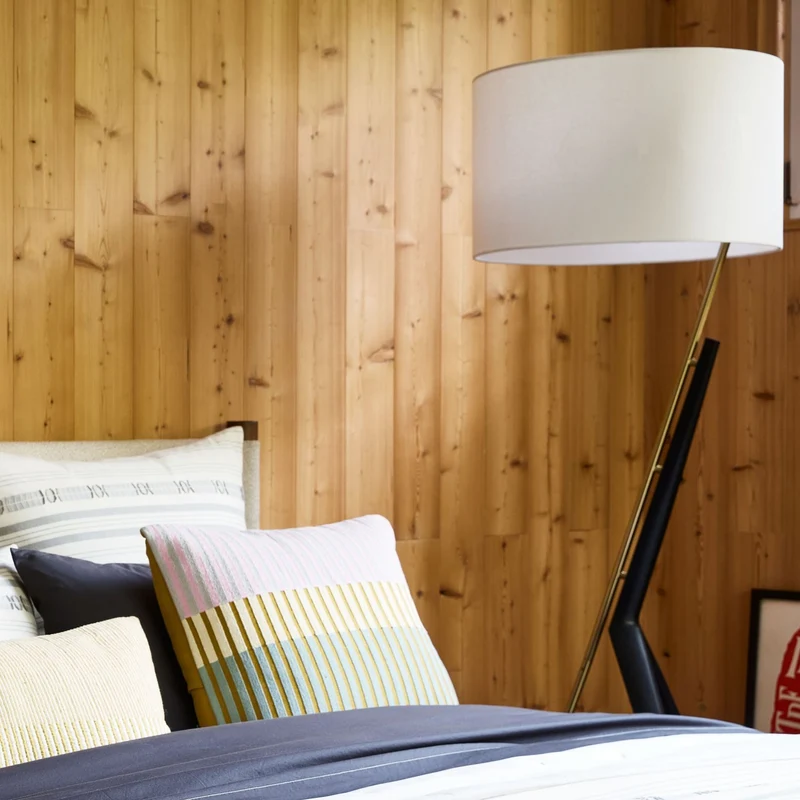 Moderne Stativ-Stehlampe