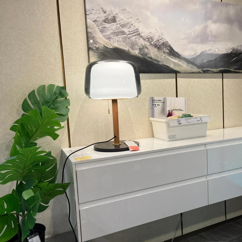 Moderne skandinavische Tischlampe