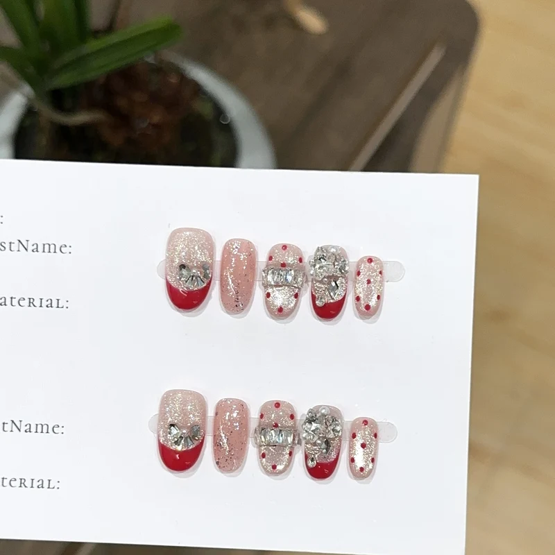Stilvolles mit Strass verziertes Press-On-Nagel-Set